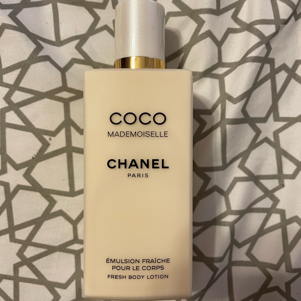 NEVER USED- COCO MADEMOISELLE
Moisturizing Body Lotion, 6.8-oz